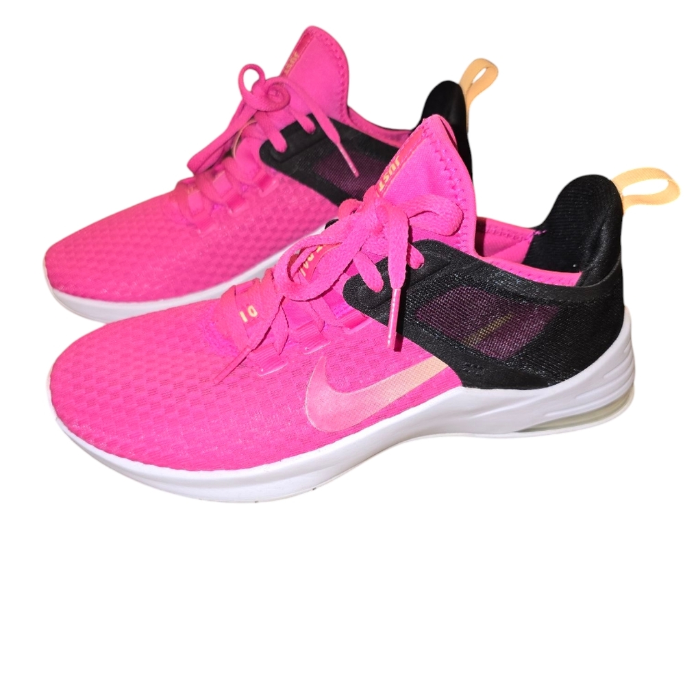 Nike Women's Training Sneakers 7.5 - Pink